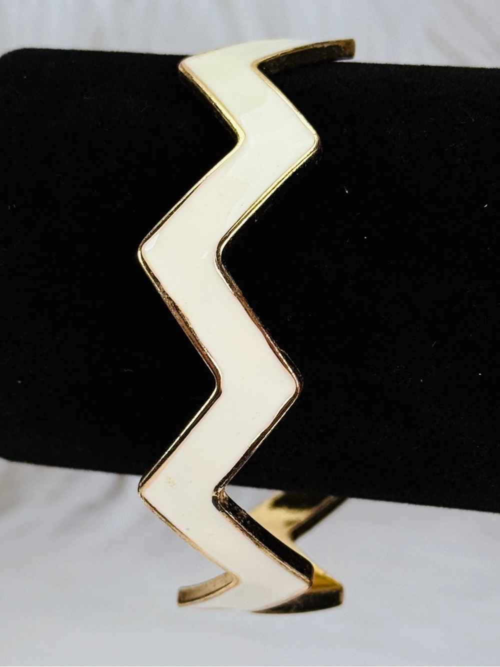 Vintage Goldtone cream Chevron Wave Bangle Bracelet